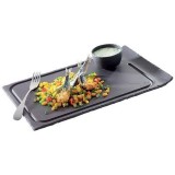 Assiette rectangulaire imitation basalt , 1 bord relevé.